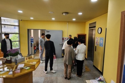 2024년 어버이주일 꽃달아드리기